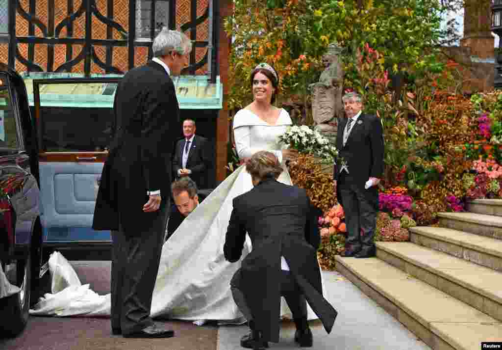 Princess Eugenie arrives for her wedding to Jack Brooksbank at St George's Chapel in Windsor Castle, Windsor, Britain, Oct.12, 2018.