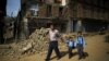 尼泊爾兒童地震後返校復課