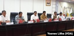 Menkopolhukam Wiranto memberikan keterangan Pers di Ruang Polibu Kantor Gubernur Sulawesi Tengah, 1 Juli 2019. (Foto: VOA/Yoanes Litha)