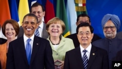 美國總統奧巴馬(前左)在墨西哥洛斯卡沃斯舉行的20國集團峰會與其他與會領帶人合照。