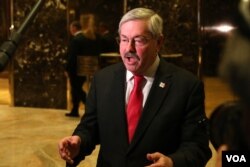 Terry Branstad, the governor of Iowa, speaks to reporters at Trump Tower after a meeting with Donald Trump. Branstad would later be named the United States ambassador to China. (R. Taylor / VOA)