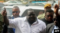 Chishimba Kambwili arrive devant la cour de justice à Lusaka, le 28 mars 2018.