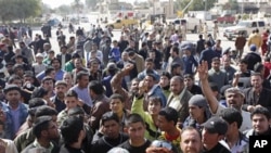 Protesters chant anti-government slogans in front of Kut's provincial headquarters building, Iraq, February 17, 2011