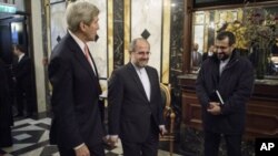 Les chefs de la diplomatie américaine J.Kerry et iranienne M.Javad Zarif, le 30 octobre 2015 (Brendan Smialowski/Pool via AP)