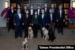 台湾总统蔡英文4月15日在台北宴请美国总统拜登派遣的美国资深访台团一行，斯坦柏格是代表团成员。（台湾总统府图片）