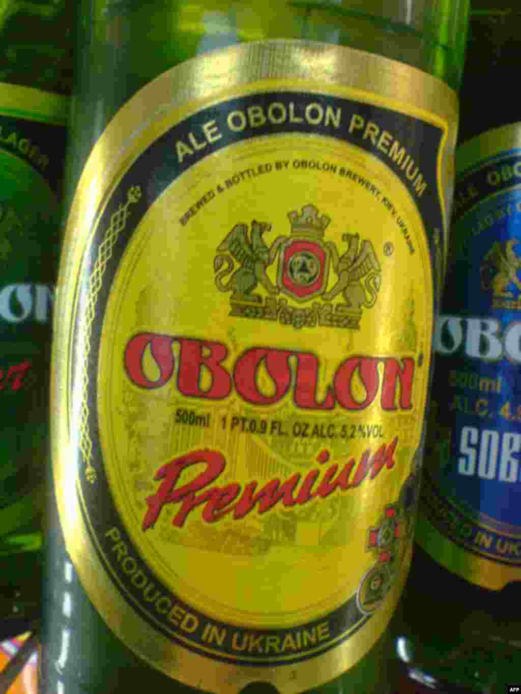 Ціна демократичного українського пива «Оболонь», (щойно воно потрапить до США), стрибає ледь не у п’ять разів – з кількох гривень до трьох доларів за пляшечку.