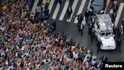 Durante el recorrido del Papa en Rio de Janeiro hubo algunos momentos de tensión causados por una confusión en la ruta que se debía seguir.