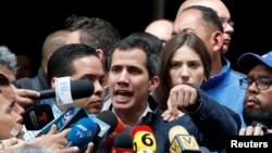 Juan Guaido, thủ lãnh phe đối lập, Chủ Tịch Quốc Hội Venezuela, nói chuyện với người biểu tình tại Caracas, 27 tháng Giêng.
