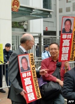 中联办门外示威