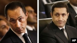 호스니 무바라크 전 대통령의 두 아들 알라 무바라크(오른쪽)와 가말 무바라크. (자료사진)