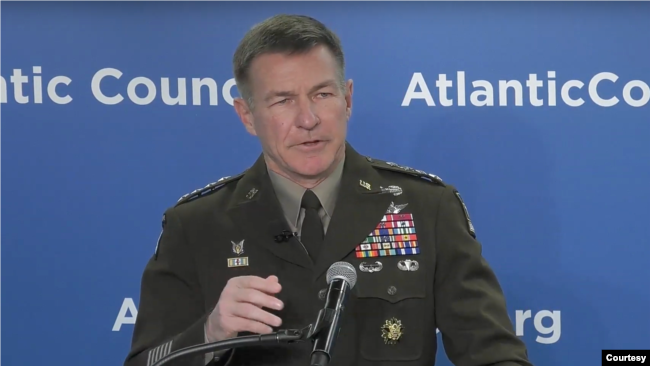 美国陆军参谋长麦康维尔上将(General James McConville)2020年1月14日在大西洋理事会讲话(大西洋理事会画面)