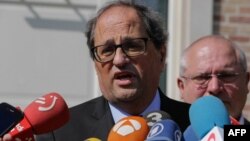 Le président régional catalan Quim Torra s'entretient avec les médias à Waterloo en Belgique, le 30 mai 2018.