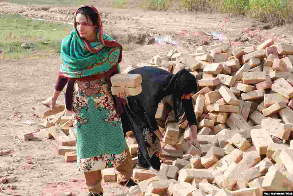 خواجہ سراؤں کے حقوق کے لیے آواز بلند کرنے والوں نے اسلام آباد میں ایک مسجد کی تعمیر کا آغاز کیا ہے۔