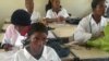 Angola: Manuais escolares vendidos no mercado negro