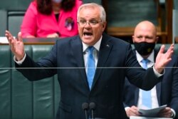 Perdana Menteri Australia Scott Morrison berbicara di Gedung Parlemen di Canberra, Selasa, 19 Oktober 2021. (Foto: AP)