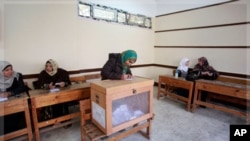 Egyptian authorities are preventing some U.S. citizens from leaving due to an investigation of work civil society groups conducted regarding recent elections, Dec. 2011 (file photo).