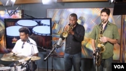 Tosin (left), along with his band members, perform in studio on VOA's African Beat radio show.