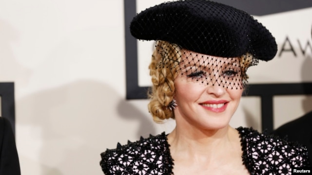 Madonna visitó junto con todo el equipo de su gira Rebel Heart, el complejo donde Prince ofrecía un concierto a 30 fans.