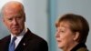 1 Şubat 2013 yılına ait bu fotoğrafta dönemin Başkan Yardımcısı Joe Biden ve Almanya Başbakanı Angela Merkel, Berlin'de bir toplantı sonrasında basının önüne çıkmadan önce görüntülenmiş.