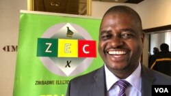 Qhubani Moyo uskomitshi we Zimbabwe Electoral Commission.