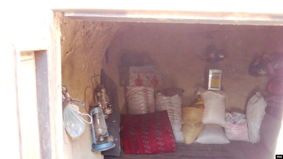 داخل یکی از مغاره ها