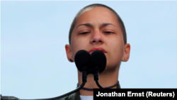 Emma González, estudiante y sobreviviente de la Escuela Secundaria Marjory Stoneman de Parkland en Florida, llora en su intervencion en la "Marcha por nuestras vidas"en Washington. 24 de marzo de 2018. REUTERS/Jonathan Ernst