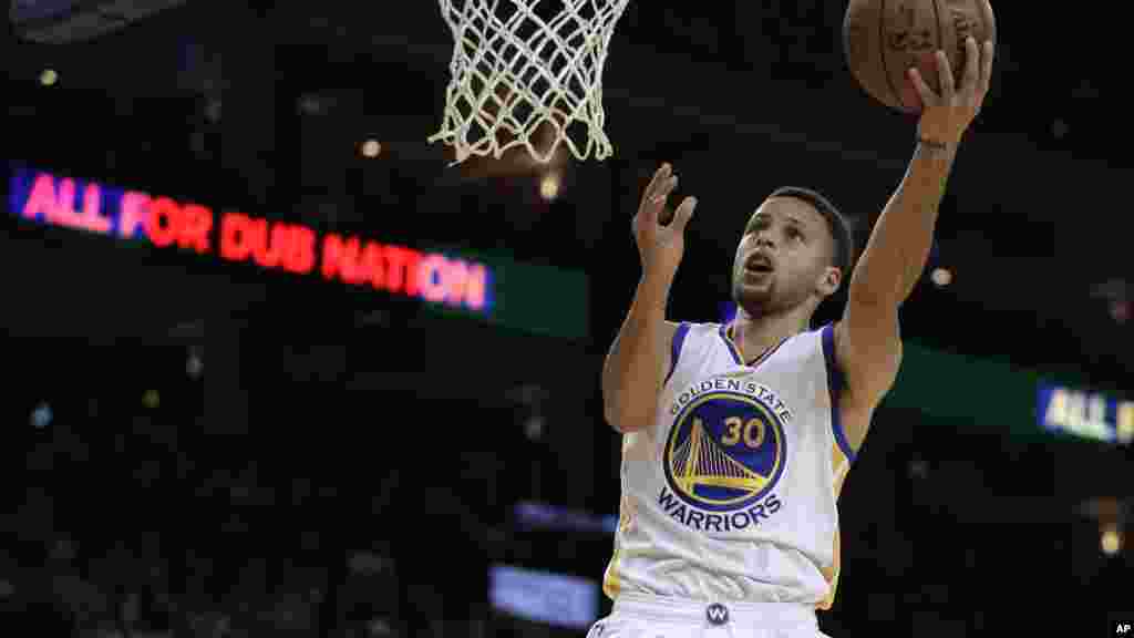 Les Golden State Warriors s'imposent à domicile face aux Utah Jazz (115-94).