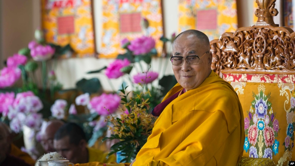 资料照片：西藏精神领袖达赖喇嘛。（2017年11月2日）(photo:VOA)
