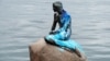 La Petite Sirène de Copenhague recouverte de peinture par acte de vandalisme, 14 juin 2017. Au cours des dernières décennies, la statue a été la cible de plusieurs dégradations. (Scanpix Danemark/Bax Lindhardt via REUTERS)