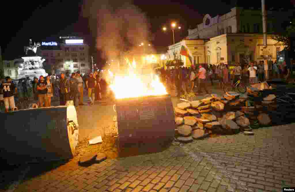 Protesters burn a barricade outside the parliament building in Sofia, Bulgaria, July 24, 2013. 