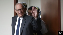 El expresidente de Perú, Pedro Pablo Kuczynski, llega a una audiencia judicial para determinar su liberación, en Lima, Perú, el lunes 15 de abril de 2019. 