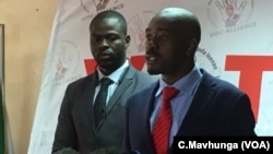 Nelson Chamisa, Zimbabwe’s opposition leader, talking to reporters in Harare, Aug. 20, 2018. On his right is his spokesperson Nkululeko Sibanda.