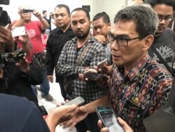 Kabid Kedaruratan dan Logistik BPBD Jabar, Didi Adji Siddik, mengatakan akan menyiapkan peralatan pembersih rumah seiring dengan kembalinya sebagian warga ke hunian masing-masing. (Foto: VOA/Rio Tuasikal)