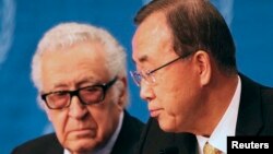 U.N. special envoy for Syria Lakhdar Brahimi speaks to U.N. Secretary-General Ban Ki-moon (R) during a news conference after the Geneva II peace talks in Montreux January 22, 2014.