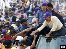 Dominican Republic President and Dominican Liberation Party (PLD) presidential candidate Danilo Medina (R) greets his supporters during a march in Santo Domingo, Dominican Republic, May 12, 2016.