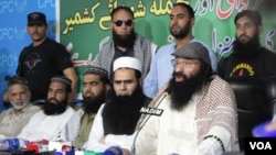 Syed Salahuddin addressing news conference in Muzafarabad, capital of Pakistani-controlled Kashmir, July 1, 2017 (VOA photo)