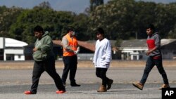 El gobierno de Guatemala reanudará el jueves la recepción de migrantes deportados con un vuelo en el que espera recibir a 99 personas, entre niños y adultos, que llegarán de Estados Unidos. 
