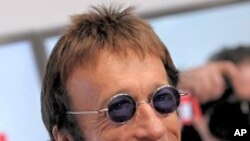 Ca sĩ Robin Gibb