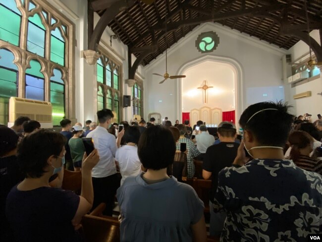 香港基督教团体6月28日举办追悼会，悼念2017年以来自杀及怀疑被自杀的社运死者，大会估计有超过200人参与。 (美国之音/汤惠芸)