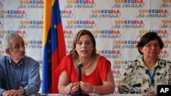 Venezuela's Health Minister Eugenia Sader (C), accompanied by Vice-Minister Miriam Moran (R) and another health official, offers a press conference regarding the cholera cases in the country and the emergency plan activated in order to prevent the disease