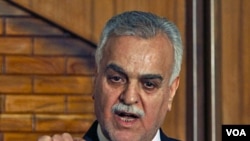 Wakil Presiden Irak dari kelompok Sunni, Tareq al-Hashemi, dalam konferensi pers di Baghdad (foto: dok).