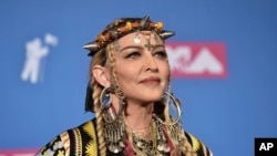 Madonna saat menghadiri MTV Video Music Awards di Radio City Music Hall, di New York, 20 Agustus 2018. (Foto: dok).