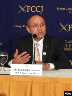 Katsunobu Sakurai, mayor of Minamisoma, Fukushima pref., speaking at Foreign Correspondents' Club of Japan, Feb. 17, 2016. (S. Herman/VOA)