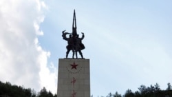 “中央红军长征胜利纪念碑”