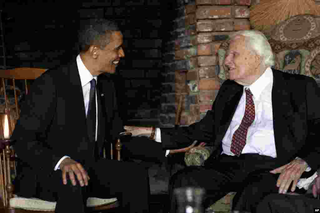Fotografija koju je objavila Bela kuća tokom susreta bivšeg predsednika Baraka Obame sa Grejemom, 25. aprila, 2010.&nbsp;