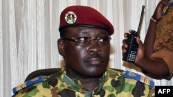Le lieutenant-colonel Isaac Zida a été nommé Premier ministre de la transition au Burkina Fasomercredi 19 novembre 2014.