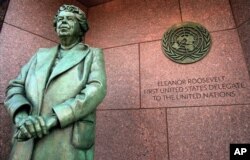 Patung Eleanor Roosevelt di Washington, 22 April 1977. (Foto: AP)