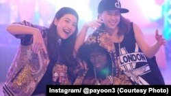 L'actrice Pajaree Na Nakorn déguisée en artiste hip-hop.