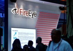 Stan FireEye dalam pameran konferensi keamanan dunia maya Black Hat 2016 di Las Vegas, Nevada, AS, 3 Agustus 2016. (REUTERS / David Becker)