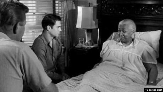 Martin Milner, George Maharis, y estrella invitada Ethel Waters en episodio de la serie 